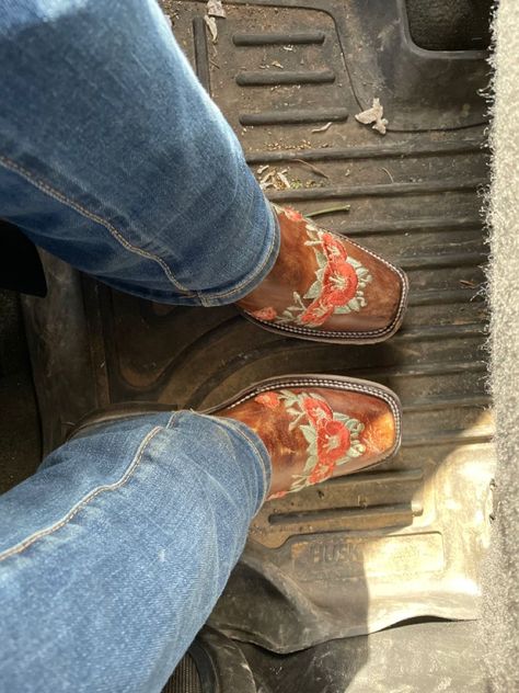 Mexican Boots Aesthetic, Mexican Cowboy Boots, Mexican Boots, Cute Cowgirl Boots, Western Men, Pretty Boots, Boots And Jeans, Durango Boots, Floral Boots