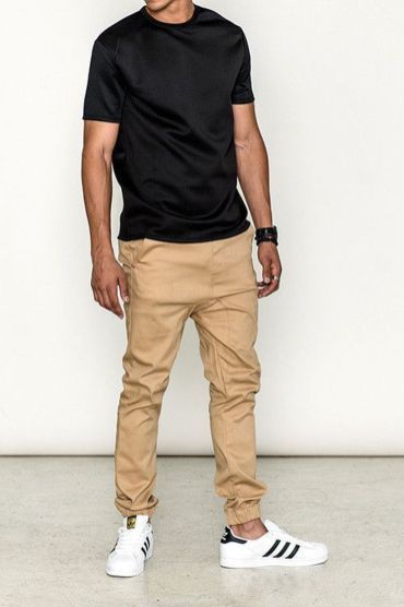 Men Casual Khaki Jogger Pants with Sneakers Joggers Men Outfit, Mens Joggers Outfit, Khaki Pants Outfit, Fashion Guys, Trendy Joggers, Brown Joggers, Jogger Pants Outfit, Khaki Joggers, Pants Outfit Men