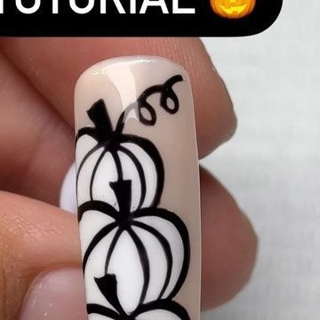 October Nails Black And White, White Pumpkins Nails, Black And White Pumpkin Nails, Black And White Halloween Nail Designs, White Halloween Nail Designs, White Pumpkin Nail Design, Black Pumpkin Nails, White Pumpkin Nails, Halloween Nails Black And White