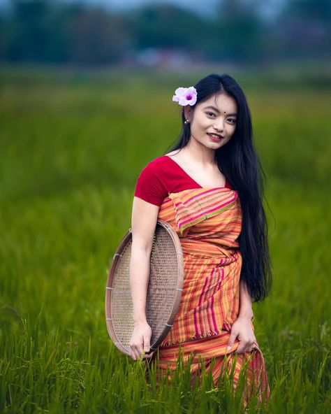 Gals Photos, Dress Traditional, Black Background Photography, Korean Outfit Street Styles, Clothing Guide, Bodo, Cute Couple Images, People Dress, Traditional Dress