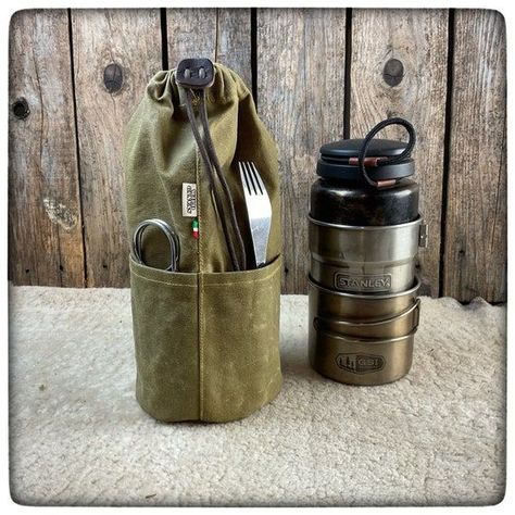 Urban camping can save you money. Many luxury camping adventures begin at a private ranch or land. Bushcraft Kit, Mess Kit, Bushcraft Gear, Camping Kit, Waxed Canvas Bag, Bushcraft Camping, Camping Items, Cooking Set, Camping Outfits