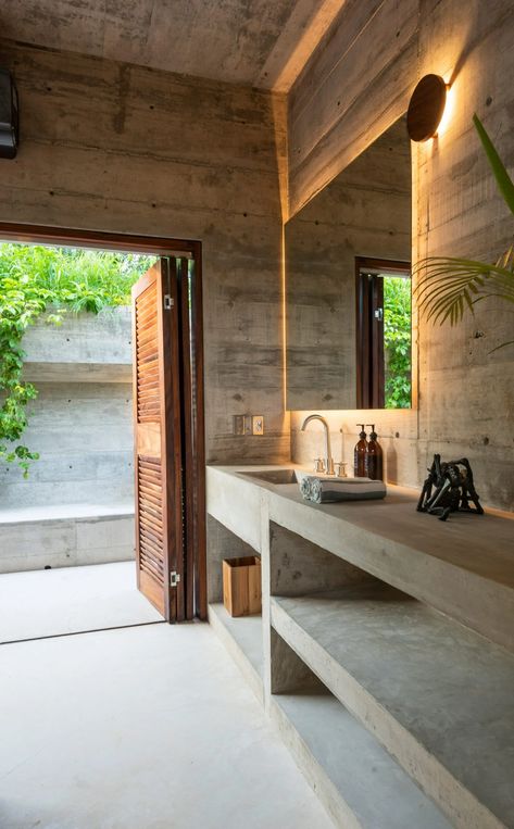 Ludwig Godefroy's Casa TO is a "reinterpretation of a Oaxacan temple" Ludwig Godefroy, Outdoor Tub, Mexico Hotels, Outdoor Bath, Brutalist Architecture, Hotel Boutique, Brutalism, Local Design, Concrete Wall