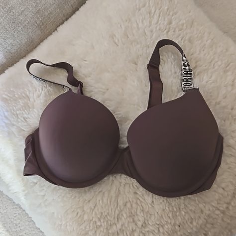 Brand New Victoria Secret Bra With Cristals. Sz 36c Viktoria Secret, Green Vans, Victoria Secret Pink Bras, Strappy Bralette, Convertible Bra, Vs Bras, White Bralette, Nude Bra, Lace Bandeau