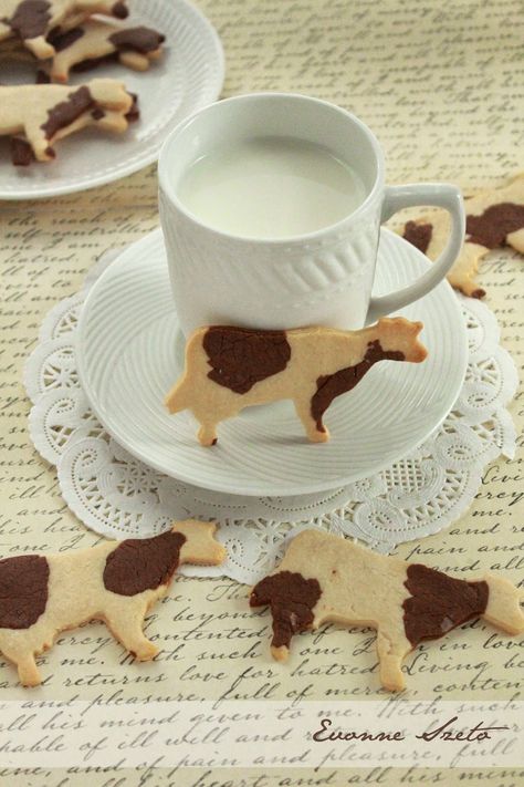 Cow Cookies, Moo Moo, Cute Baking, Food Board, The Cow, Pretty Food, Cute Food, Just Desserts, Cookie Decorating