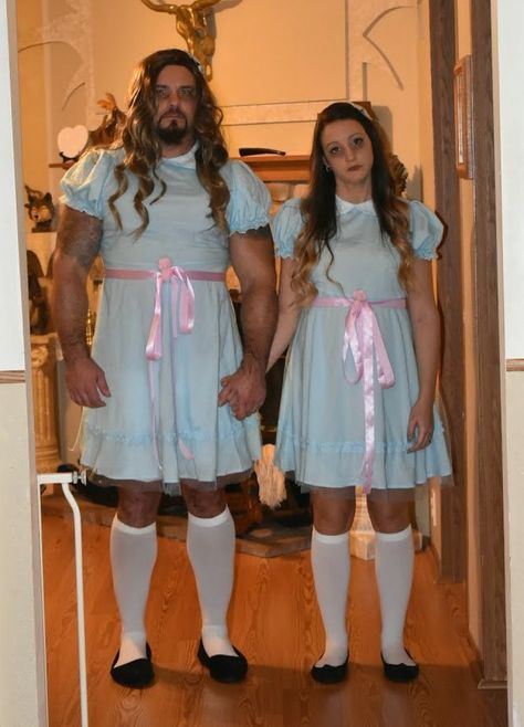 Funny couples Halloween costume. Grady twins. The Shining. Shining Twins Costume, Twin Outfit, Grady Twins, The Shining Twins, Twin Costumes, Unique Couple Halloween Costumes, Twin Halloween, Funny Couple Halloween Costumes, Diy Couples Costumes