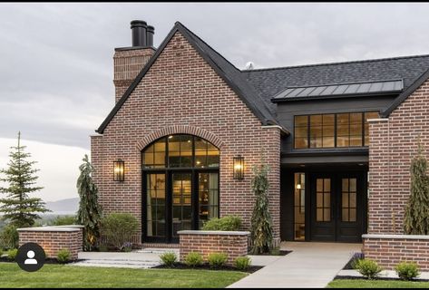 Modern Brick House Exterior, Modern Brick House, Casa Country, Red Brick House, Brick Exterior House, Casa Exterior, English House, Farmhouse Exterior, Industrial House