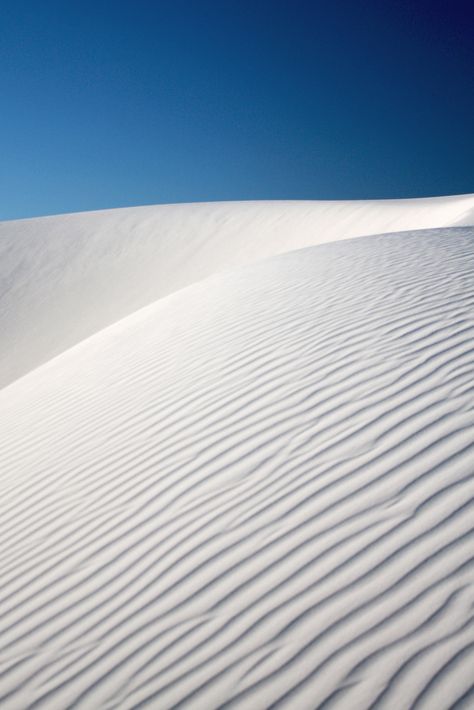 Blue and white is everywhere in nature, like the blue sky against the white sand. White Sands National Monument, Good Color Combinations, Land Of Enchantment, Dark Interiors, Black Horse, Photo Op, In The Desert, Sand Dunes, National Monuments