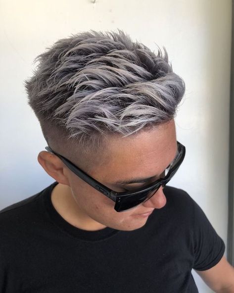 Short Queer Haircuts, Dyed Hair Men, Short Silver Hair, White Hair Color, Mens Hair Colour, Short Hair Images, Men Hair Color, Gray Hair Cuts, Silver Hair Color