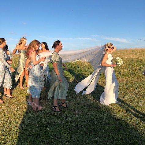 This Fashion Editor Had The Coolest Wedding To Hit The English Countryside Untraditional Bridesmaid Dresses, Missmatching Bridesmaid Dresses, Bridesmaid Aesthetic, Vintage Bridesmaid Dresses, Floral Bridesmaid Dresses, Floral Bridesmaid, English Wedding, Countryside Wedding, Wedding Goals