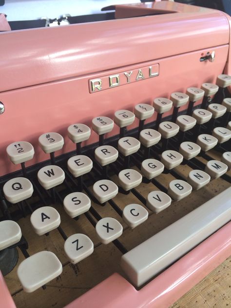 Pink Typewriter Aesthetic, Type Writer Aesthetic Vintage, Pink Typewriter, March Aesthetic, Pink Office Decor, Royal Typewriter, Writing Machine, Ipad Stuff, Pink Office