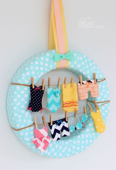 Cutest ever summer wreath! Sew these tiny swimsuits to make your own fun summer clothesline wreath. Flip Flop Wreaths, Summer Deco, Summer Door Wreaths, Wreath Tutorial, Summer Diy, Wreath Crafts, Summer Heat, Fun Summer, Summer Crafts