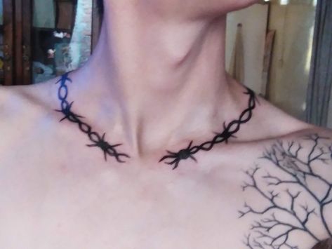 Aesthetic Tattoos Forearm, Mens Necklace Tattoo, Thorn Neck Tattoo, Necklace Tattoo For Men, Barbed Wire Collar Bone Tattoo, Lower Neck Tattoo, Tattoo Neck Men, Back Of Neck Tattoo Men, Collar Bone Tattoo For Men