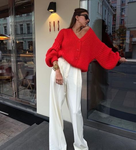 Elegantes Outfit Damen, Elegant Classy Outfits, Work Outfits Women Summer, Skandinavian Fashion, Mode Abaya, Office Outfits Women, Elegante Casual, Event Outfit, Red Sweater