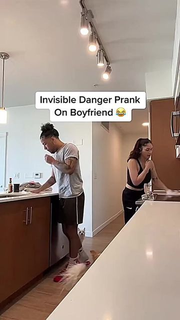 Aaron Crascall, Invisible Danger Prank, Best Pranks Ever Hilarious, Invisible Prank, Scary Jumpscare, Funny Scary Pranks, Best Pranks Ever, Scary Pranks, Funny Postcards