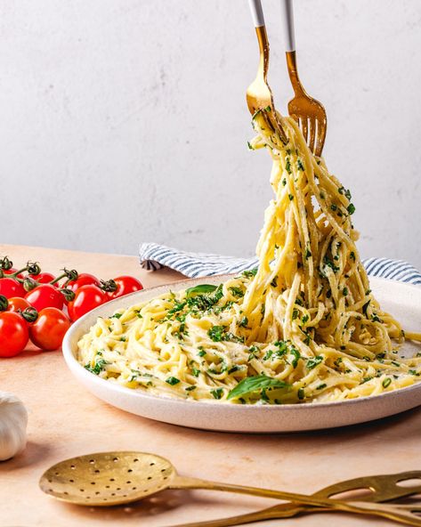 Try this simple and delicious linguine recipe with garlic and herbs! Parmesan cheese, fragrant garlic, and fresh herbs flavor a luscious cream sauce that perfectly coats the pasta. Serve it as a side dish, or stir in cooked protein to turn it into a main! #linguine #linguinerecipe #dinner #dinnerideas #dinnerrecipe #sidedish #sidedishrecipe #sidedishideas #summer #summerrecipe #pasta #pastarecipe Olive Oil With Herbs, Pasta With Garlic, Recipe With Garlic, Best Fish Recipes, High Potassium Foods, Potassium Foods, Smart Eating, Linguine Recipes, Winter Salad Recipes