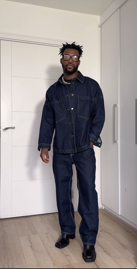 Light Denim Jacket Outfit Men, Double Denim Outfit Men, Diamonds Outfit, Jean Jacket Outfits Men, Black Tshirt Outfit, Outfits Guide, Denim Man, Double Denim Outfit, Denim Outfit Men