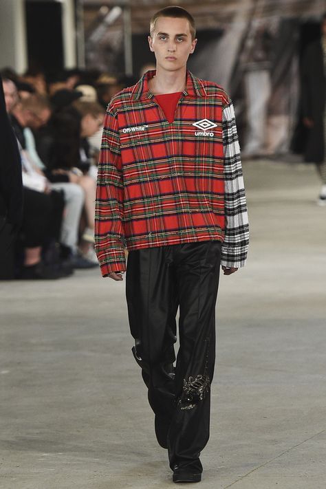 Off-White Spring 2017 Menswear Fashion Show #black #patch #flannel #oversize #streetwear #fashion Men Minimalist Fashion, Fashion Hashtags, British Style Men, Mens Fashion Simple, Mens Fashion Smart, Mens Spring Fashion, Menswear Fashion, Mens Winter Fashion