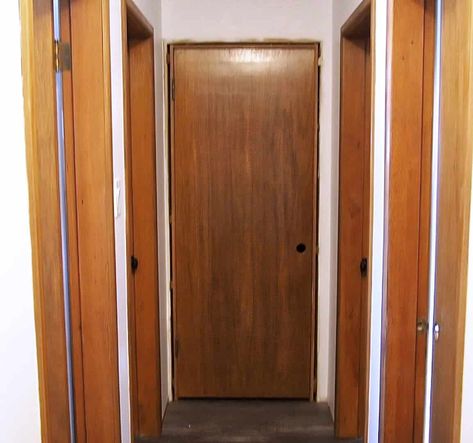 How to make your hollow core door look expensive - THE HOMESTUD Hollow Core Door Makeover Diy, Hollow Door Makeover, Hollow Core Door Makeover, Interior Door Makeover, Interior Door Color, Hollow Core Door, Update Doors, Accent Door, Diy Closet Doors