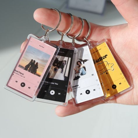 Mini Albümler, Music Keychain, Desain Buklet, Unique Keychains, Customized Photo Gifts, Cadeau Photo, Birthday Gifts For Boyfriend, Custom Keychain, Cute Crafts