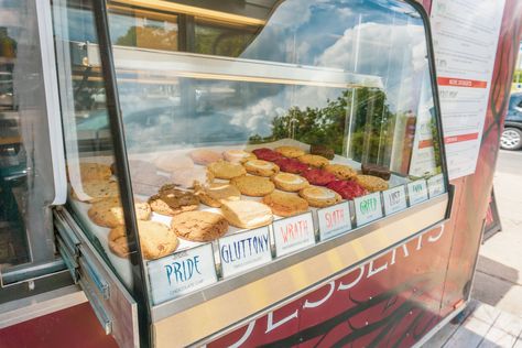 5 Dessert Food Trucks in Austin to Make Your Sweet Tooth Ache Pastry Food Trailer, Cookie Food Trailer, Baked Goods Food Truck, Mobile Dessert Truck, Dessert Trailer Food Truck, Donut Food Truck Design, Dessert Food Truck Design, Food Truck Bakery Ideas, Dessert Truck Ideas