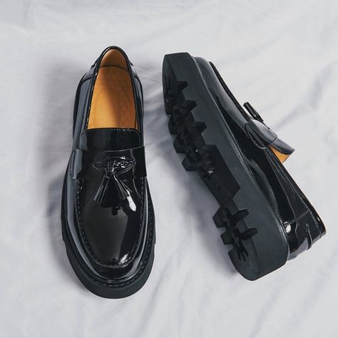 Patent Loafers, Tassel Shoes, Business Casual Shoes, Casual Trends, Men's Loafers, Business Shoes, Leather Dress Shoes, Formal Casual, Tassel Loafers