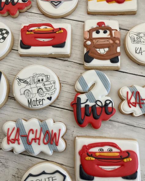 Disney Cars Royal Icing Cookies, Lightning Mcqueen Cookies Decorated, Cars Cookies Disney, Cars Sugar Cookies, Lightning Mcqueen Cookies, Mcqueen Cookies, Cars Cookies, Specialty Cookies, Car Cookies