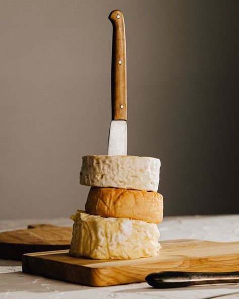 Food Photography Cheese, Cheese Photography Food Styling, Food Table Photography, Cheese Food Photography, Cheese Pictures, Set Design Photography, Cheese Photography, Rustic Food Photography, Cheese Table