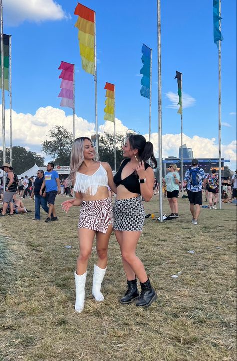 Two bestfriends wearing festival outfits for music festival ACL in austin texas. Wearing denim and boots. Acl Festival Outfit, Boots Doc Martens, Outfit Coachella, Acl Festival, Cowboy Boots Black, Festival Outfit Inspiration, Bestie Outfits, Black And White Outfit, Fashion Cowboy Boots