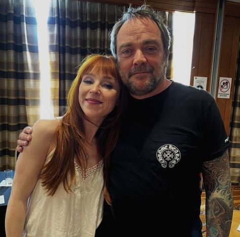 [Ruth Connell][Mark Sheppard] Supernatural Impala, Ruth Connell, Weekend In Paris, Mark Sheppard, Love And Affection, Odaiba, Zoro One Piece, Supernatural Cast, Super Natural