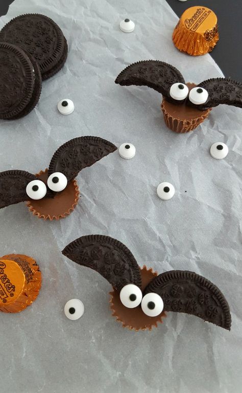 No Bake Chocolate Peanut Butter Bat Bites: Easy Kids Recipe For Halloween - Lady and the Blog Bake Halloween Treats, No Bake Halloween Treats, Quick Halloween Treats, Halloween Meals, Bake Halloween, Kids Cooking Party, Halloween Snack Mix, Kids Recipe, Halloween Party Treats