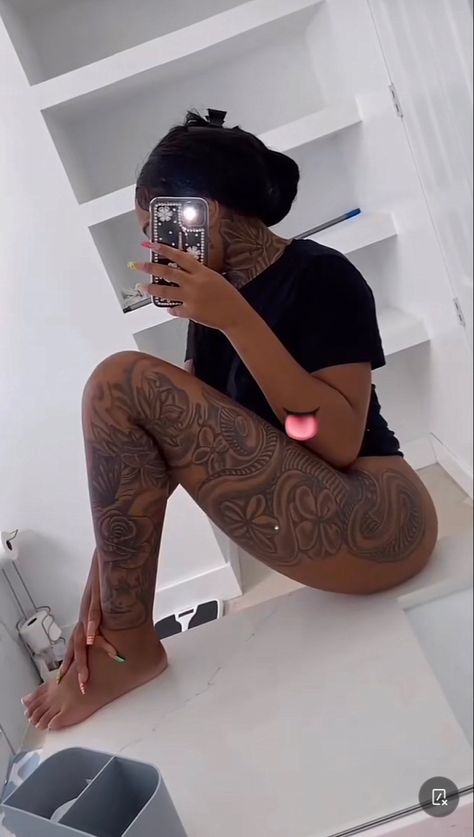 Cute Thigh Tattoos, Girl Thigh Tattoos, Arm Sleeve Tattoos For Women, Hip Thigh Tattoos, Tattoos Infinity, Hand Tattoos For Girls, Cute Hand Tattoos, Pretty Hand Tattoos, Neck Tattoos Women