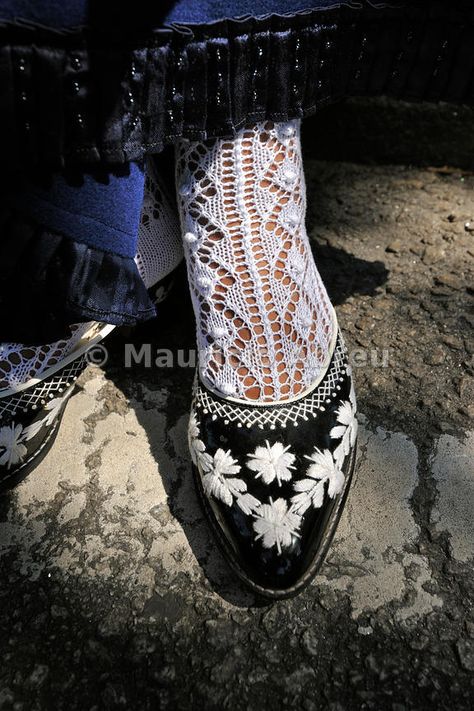 Traditional woman shoes (tamancas) made of wood, from Viana do Castelo. Portugal Portugal People, Portugal Clothes, Portuguese Traditions, Portuguese Clothing, Traditional Woman, Portugal Food, Portugal Fashion, Portuguese Culture, Folk Clothing