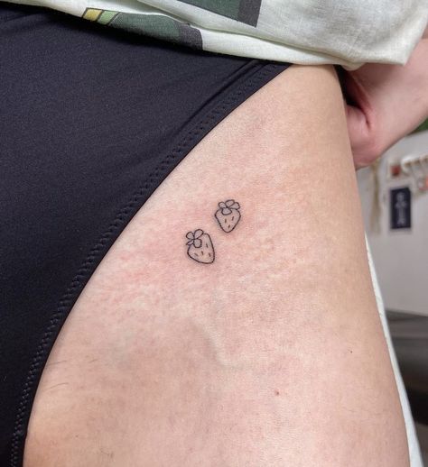 Strawberry Tattoo Minimalist, Tiny Cat Tattoo, Bubble Tattoo, Strawberry Tattoo, Taboo Tattoo, Whimsical Tattoos, Stunning Tattoos, Minimalist Tattoo Ideas, Cute Simple Tattoos