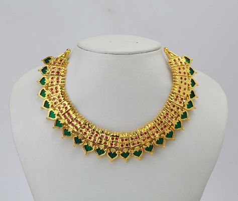 Green palakka Nagapadam Necklace, Kerala Traditional Jewellery, Layered Ornaments, Like Green, Traditional Jewellery, South Indian Jewellery, Gold Fashion Necklace, Gold Jewellery Design Necklaces, Designer Jewellery