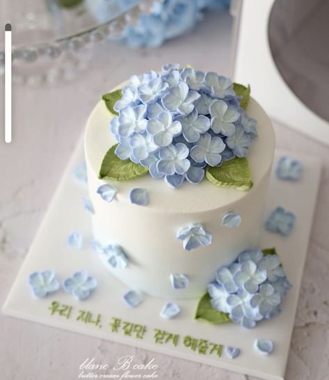 Torte Creative, Pastry Chocolate, Succulent Cake, Birthday Cake Decorating Ideas, Birthday Cake With Flowers, Simple Cake Designs, Cake Decorating Ideas, Simple Birthday Cake, Cake Decorating Designs