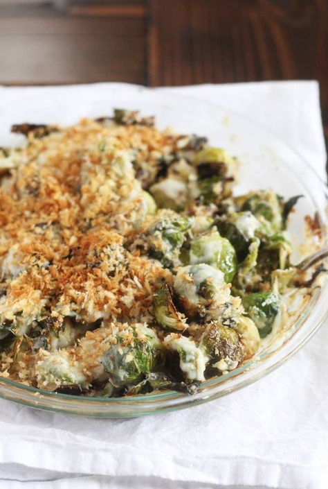 24 Healthyish Meat-Free Comfort Foods That'll Make You Say "Whoa" Brussel Sprouts Au Gratin, Simple Cheese Sauce, Vegetable Casseroles, Lasagna Stuffed Peppers, Edible Recipes, Crispy Brussel Sprouts, Roasted Sprouts, Vegetarian Comfort Food, Cheesy Casserole