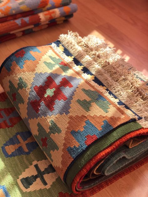 Persian Rugs Decor, Tablet Weaving Patterns, Accessories 2023, Rug Weaving, Navajo Rugs, Tablet Weaving, Handmade Kilim Rugs, Patterned Carpet, Weaving Patterns