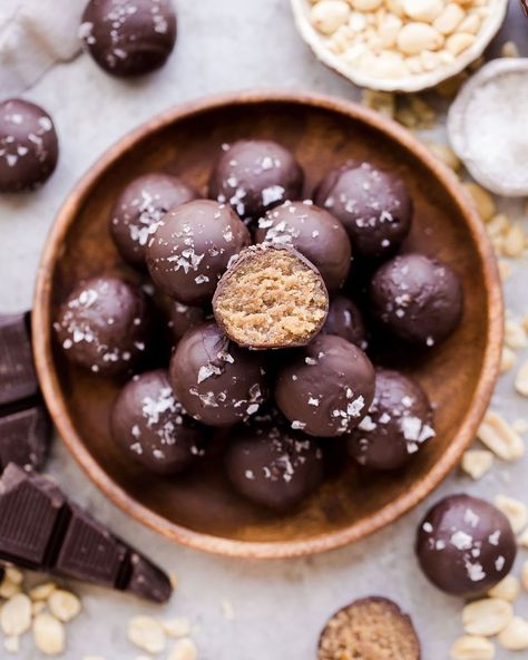 PBN Food on Instagram: “Check out these super simple yet delicious chocolate peanut butter truffles from @bakeritablog 👩‍🍳...the perfect treat that takes less than…” Peanut Butter Truffles, Pumpkin Seed Butter, Peanut Butter Candy, Truffle Butter, Chocolate Peanuts, Creamy Peanut Butter, Chocolate Truffles, Nut Butter, Vegan Chocolate