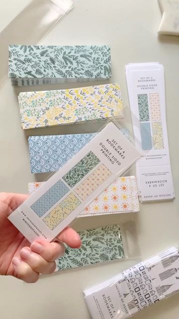 Bookmark Business Card Ideas, How To Package Bookmarks, Packaging For Bookmarks, Bookmark Display Ideas, Bookmark Packaging Ideas, Bookmark Storage, Bookmark Display, Bookmark Packaging, Stationery Gift Ideas