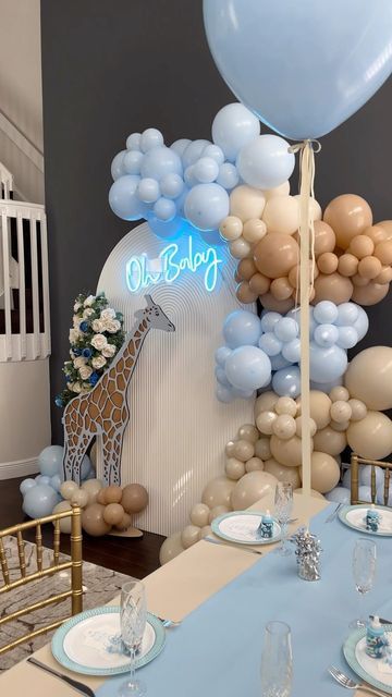 Simple Baby Shower Ideas For Boys, Giraffe Gender Reveal Ideas, Decor Aqiqah, Decor Aqiqah Baby Boy, Blue Safari Baby Shower Boy, Giraffe Themed Baby Shower Ideas, Giraffe Baby Shower Theme Boy, Giraffe Shower Ideas, Safari Nursery Blue