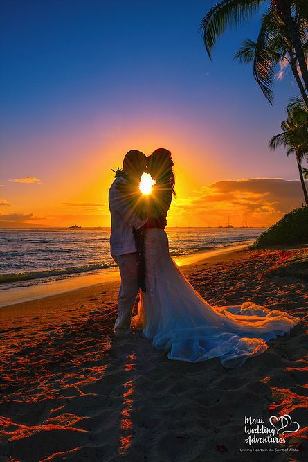 Maui Beach Wedding, Maui Beach, Pose Fotografi, Beach Wedding Photos, The Pose, Sunset Wedding, Maui Weddings, Beach Theme Wedding, Photo Couple