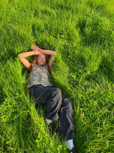 Running In Grass Aesthetic, Girl Lyingreference, Lying In Grass Reference, Relaxing Pose Reference, Woman Laying In Field, Laying On Floor Pose Reference, Person Laying On Back Reference, People Laying On The Ground, Person In Landscape