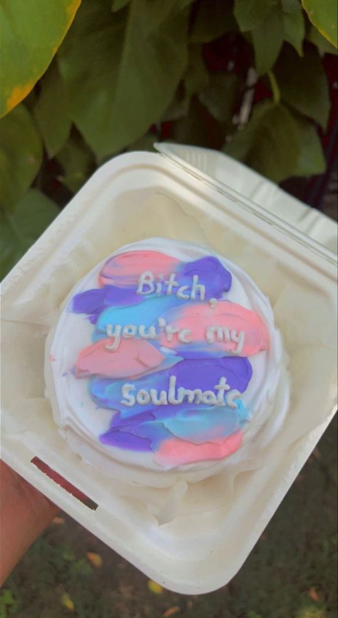 Perfect bento cake for your soulmate/best friend with quote Cakes For Best Friend Girl, Cake Ideas Best Friends, Best Friend Cake Ideas Aesthetic, Birthday Cake For Friendship, Cute Bento Cake For Best Friend, Bento Cake Quotes, Friendship Day Bento Cake, Cake Designs For Friends, Friend Anniversary Cake