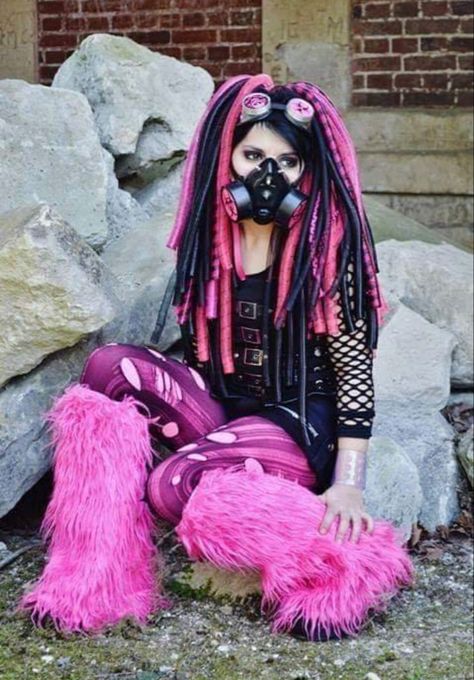 Cybergoth Outfits, Cybergoth Aesthetic, Industrial Dance, Cybergoth Fashion, Cybergoth Style, Goth Outfit Ideas, Goth Rave, Goth Subculture, Pentagram Necklace