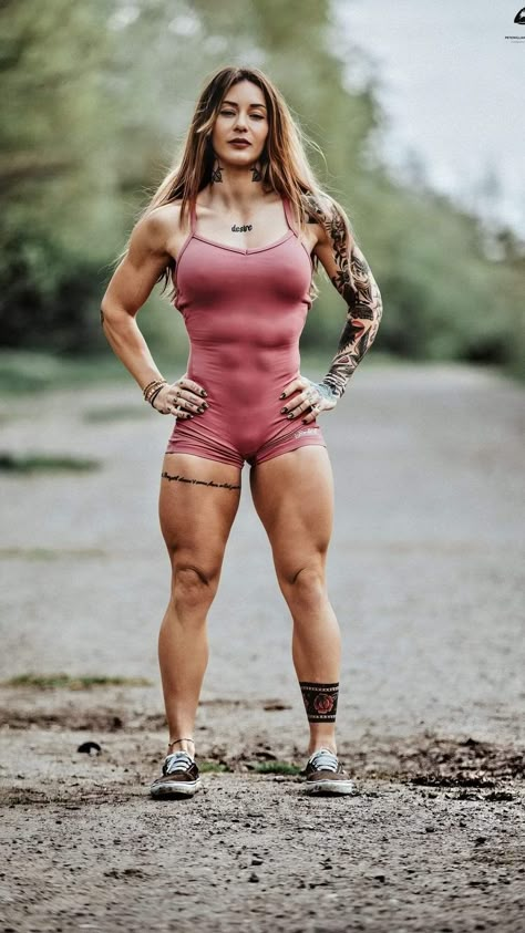 Body Builder Women, Tone Muscles Women, Celia Gabbiani, Buff Women, Crossfit Motivation, Ripped Girls, Fitness Motivation Pictures, Kettlebell Workout, Fitness Models Female