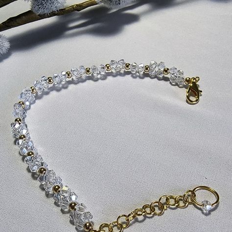 Glamorous sparkle ✨ Crystal clear beaded bracelet for a statement look Shop now in the link in our bio! #jewelrylovers #braceletoftheday #crystaljewelry #goldjewelry #bridaljewelry #minimalistjewelry #daintyjewelry #elegantaccessories #glamourjewelry #stainlesssteelsilver #sparklyjewelry Glamour Jewelry, Sparkly Jewelry, July 25, Elegant Accessories, Sparkling Crystal, Dainty Jewelry, Minimalist Jewelry, Crystal Jewelry, Crystal Clear