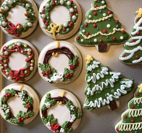 Christmas Tree and  Holiday Wreath Decorated Sugar Cookies! Handmade by Spice and Dice in OKC Wreath Sugar Cookies Decorated, Wreath Cookies Decorated, Circle Christmas Cookies, Christmas Cookies Wreath, Wreath Sugar Cookies, Sugar Cookie Wreath, Christmas Cutout Cookie Recipe, Christmas Sugar Cookies Easy, Royal Icing Christmas Cookies