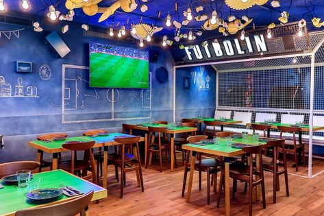 Bellavista del Jardín del Norte, Barcelona Football Pub, Cool Restaurant Design, Theme Cafe, Sport Bar Design, Sports Bar Decor, Sports Pub, Themed Restaurant, Sport Bar, Football Fever