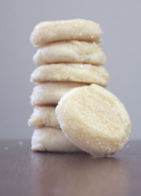 Christmas Cookie Exchange: Soft Almond Sugar Cookies. Blogger says these are the best cookies she has ever made. Cookies Crumble, Cleveland Restaurants, Cookie Brownies, Almond Sugar Cookies, Cookie Corner, Shortbread Bars, Gourmet Cookies, Yummy Sweets, Tea Cakes