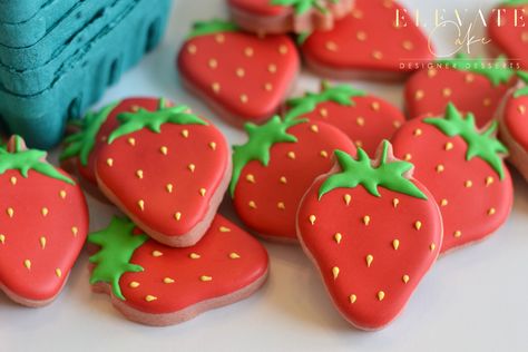 Strawberry Sugar Cookie, Strawberries Cookies, Strawberry Iced Cookies, Strawberry Cut Out Cookies, Berry Cookies Decorated, Strawberry Cookie Decorating, Strawberry Shaped Cookies, Fruit Cookies Decorated, Strawberry Biscuits